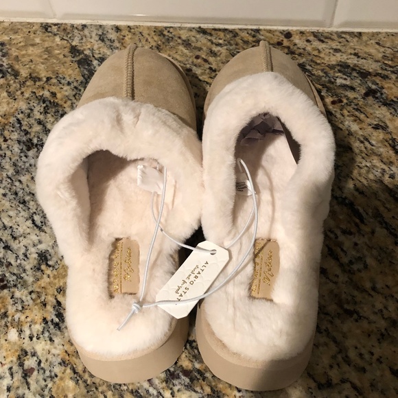 Altar'd State Cozy Band Platform Slippers - Picture 3 of 3